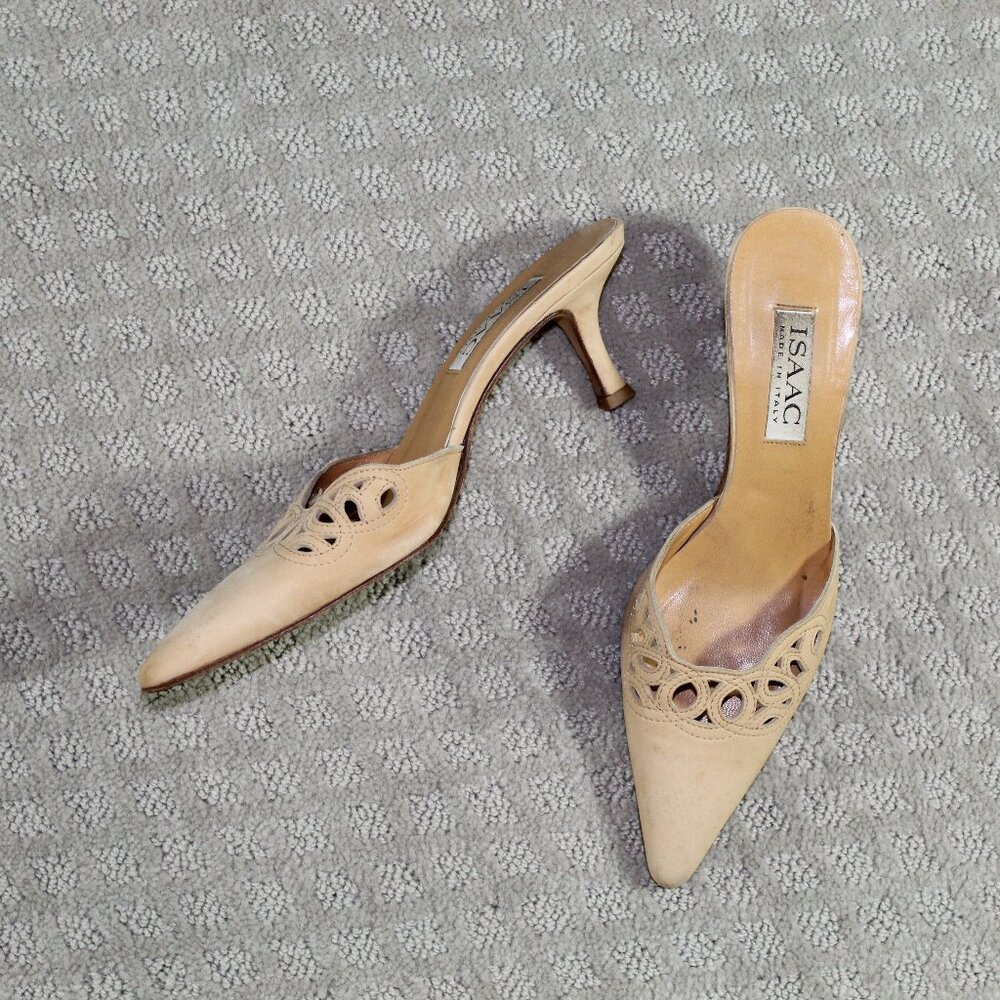 Vintage Women's Sz 6.5 Isaac Mizrahi Beige Kitten Heel Shoes